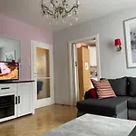 Spacious 2 bedroom apartment Zell-am-See town center